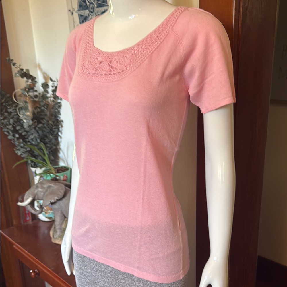 NWT northern reflections size small Pink Lace Detail Women's Top